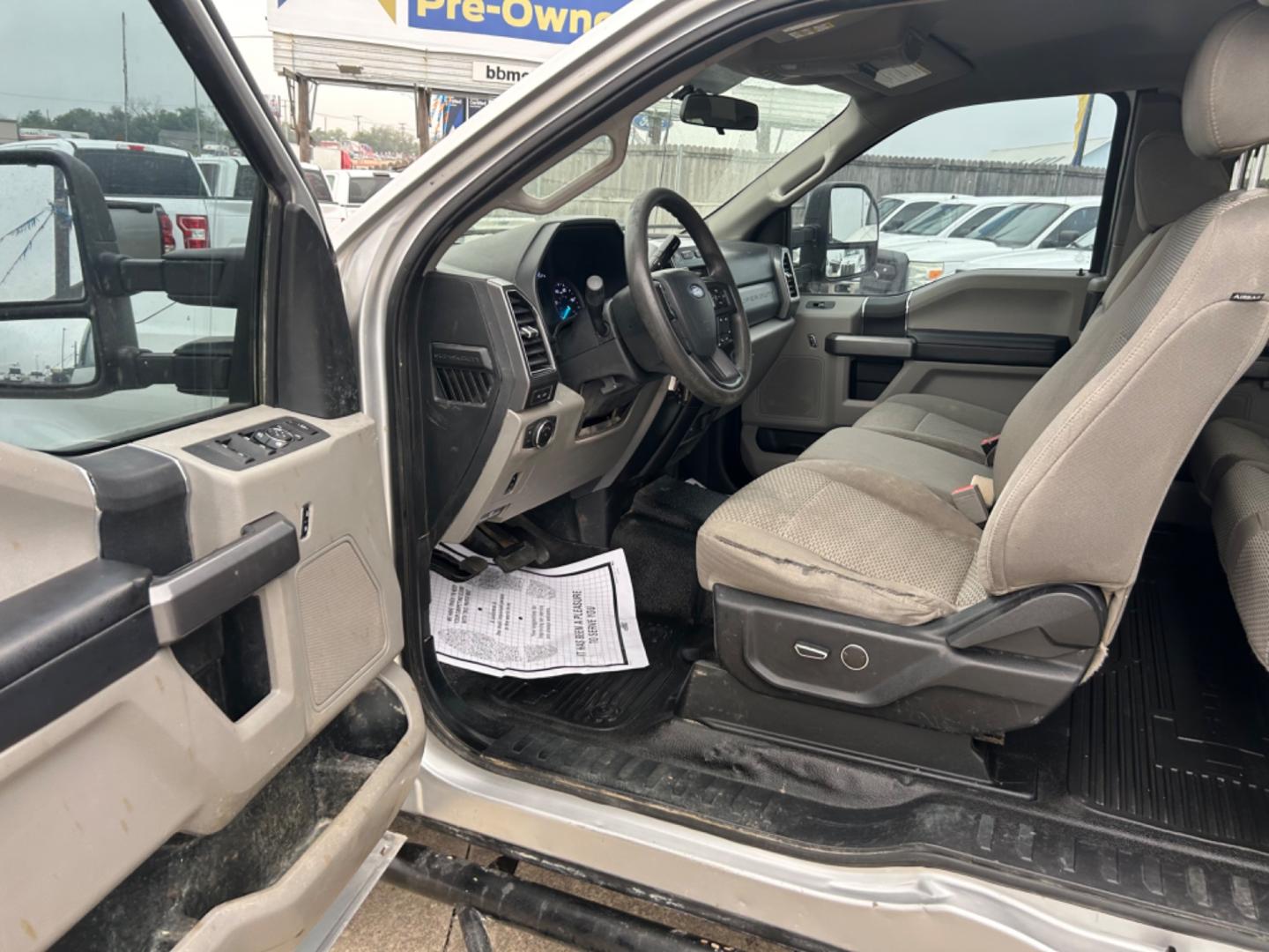 2019 Silver Ford F-250 SD XLT SuperCab 4WD (1FT7X2B67KE) with an 6.2L V8 OHV 16V engine, 6A transmission, located at 1687 Business 35 S, New Braunfels, TX, 78130, (830) 625-7159, 29.655487, -98.051491 - Photo#5